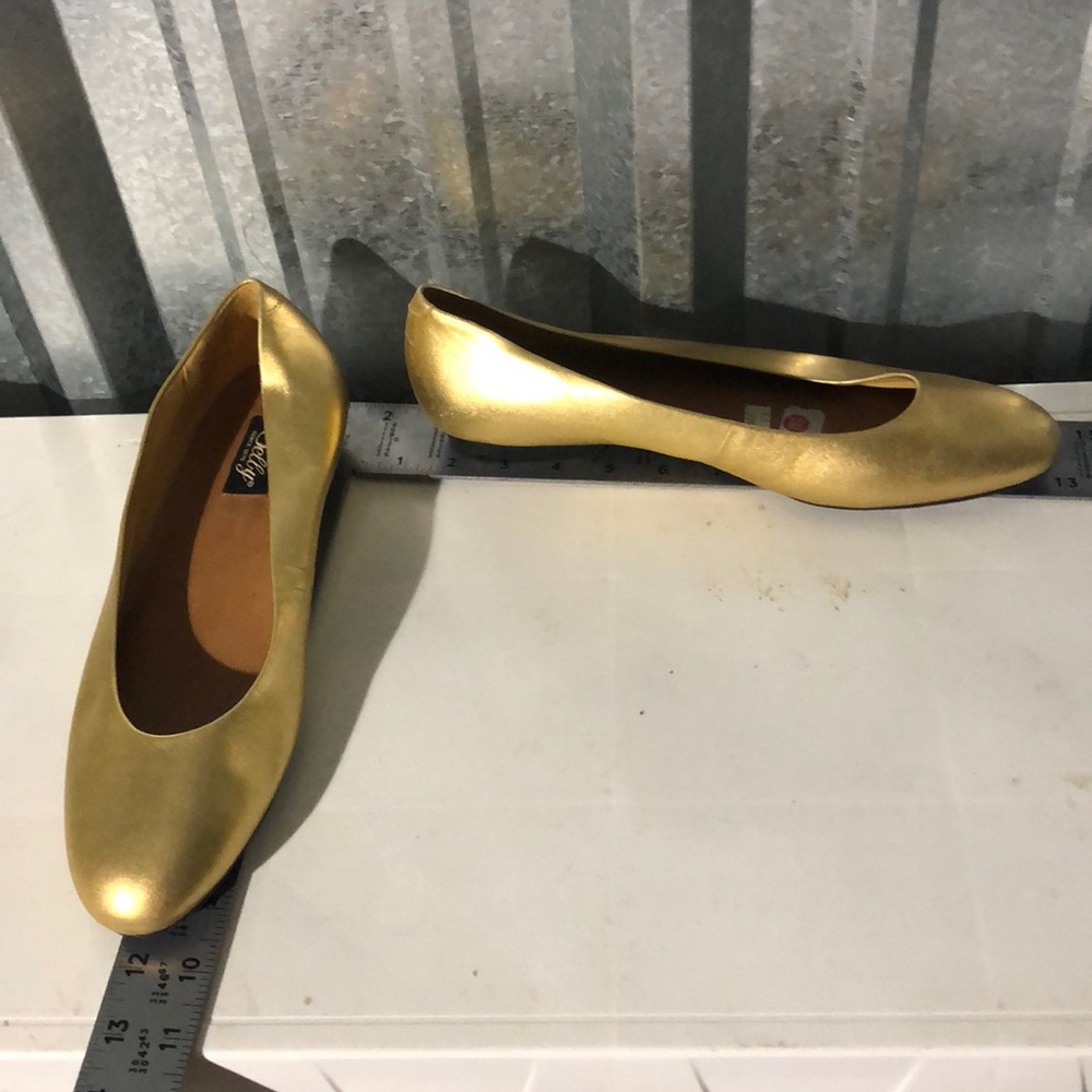 12EE Shelby gold leather flats